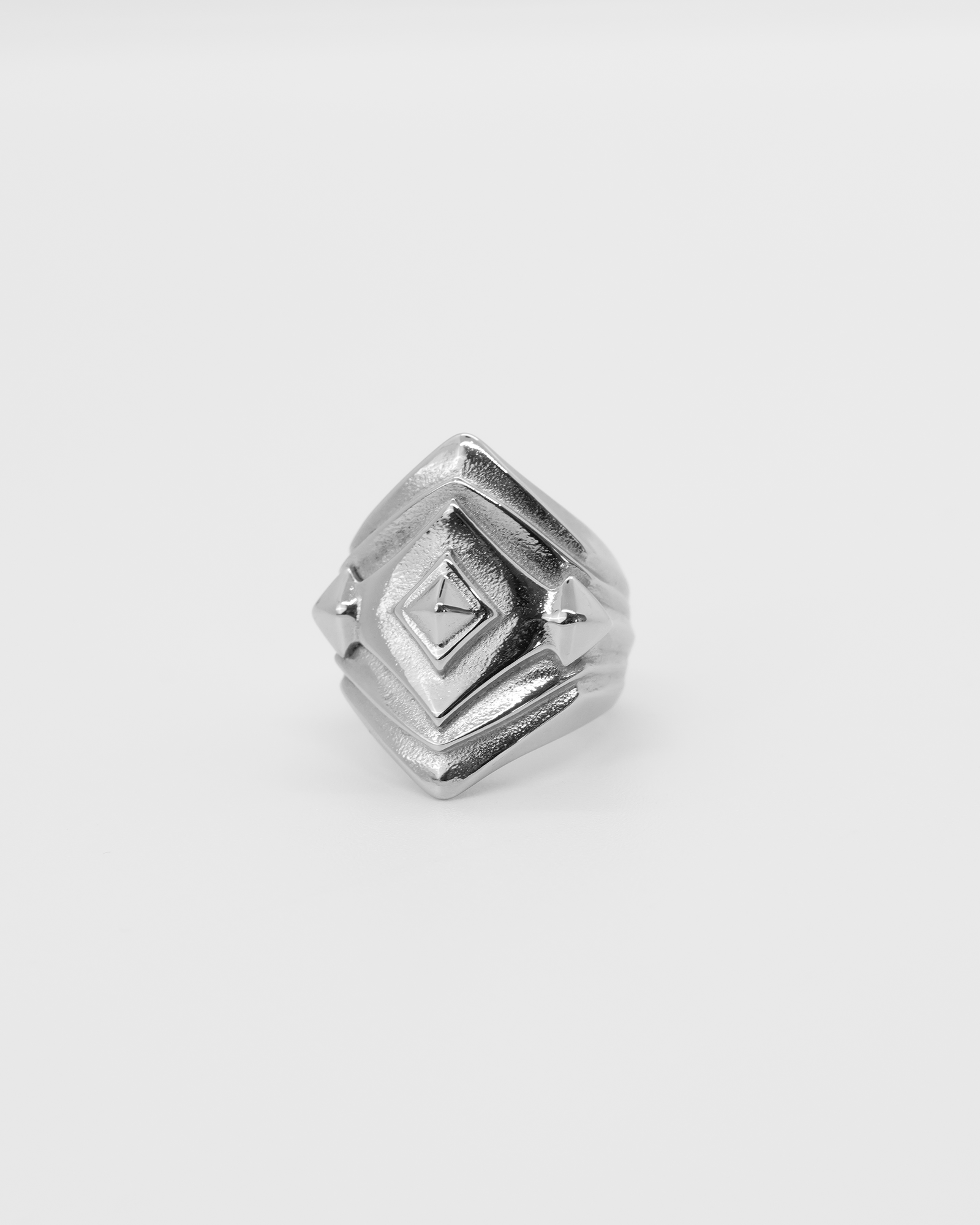Knight Ring