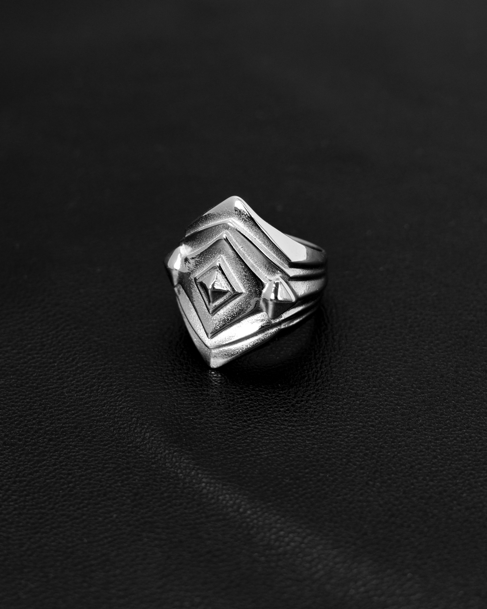 Knight Ring